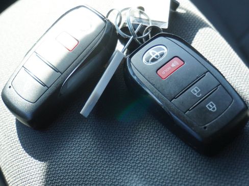 Used 2024 Toyota Corolla Cross LE FWD image 18