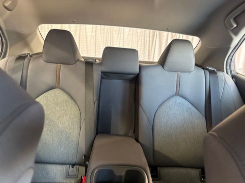 Used 2020 Toyota Camry LE FWD image 19