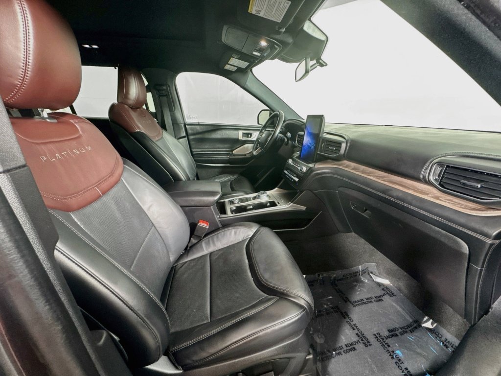 Used 2020 Ford Explorer Platinum w/ Premium Technology Package AWD/4WD image 32