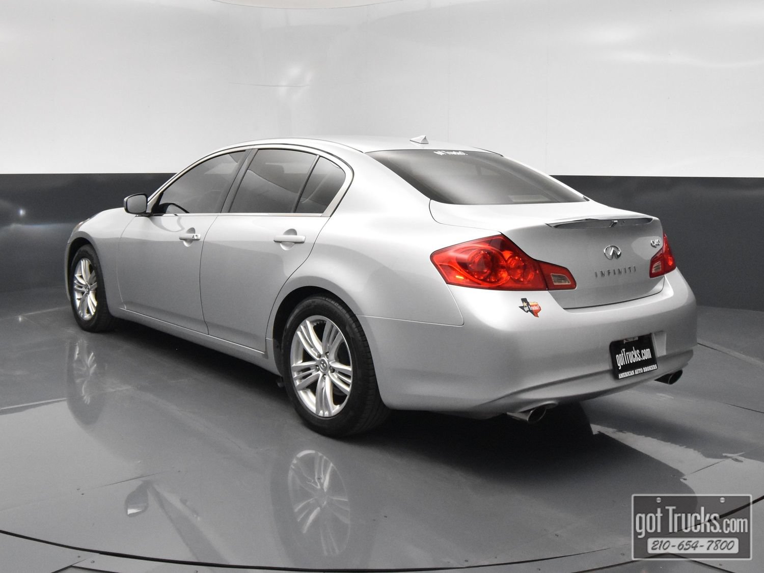 Used 2015 INFINITI Q40 w/ Navigation Package RWD image 5