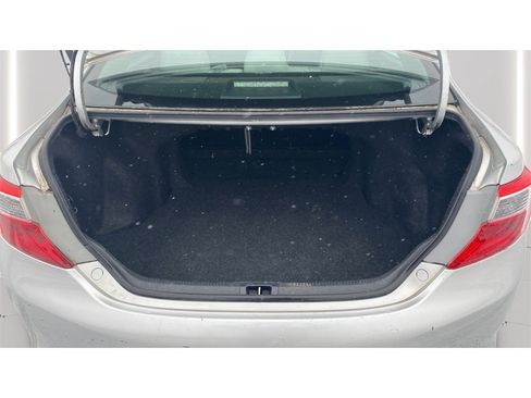 Used 2014 Toyota Camry XLE w/ Leather Package image 16