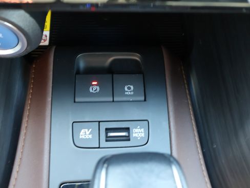 Used 2022 Toyota Venza XLE image 33