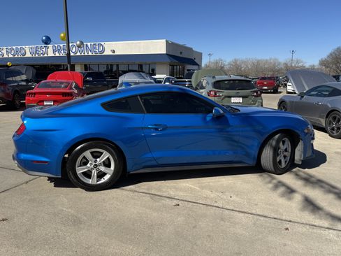 Used 2021 Ford Mustang Coupe image 4