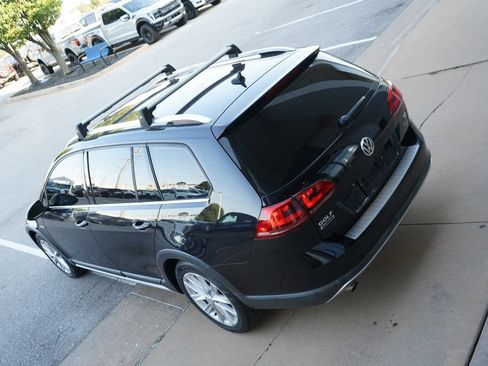 Used 2017 Volkswagen Golf Alltrack S AWD/4WD image 12