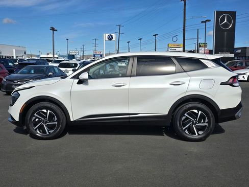 Used 2024 Kia Sportage LX AWD/4WD image 2