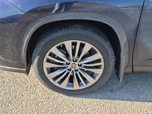 Used 2021 Toyota Highlander Platinum image 7