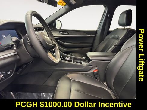 Used 2025 Jeep Grand Cherokee L Limited image 7