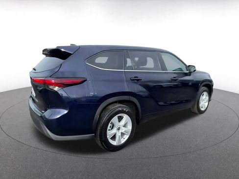 Used 2025 Toyota Highlander LE image 15