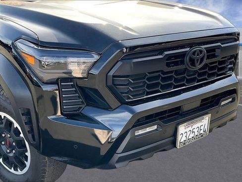 Used 2025 Toyota Tacoma TRD Off-Road w/ TRD Off Road Upgrade Package AWD/4WD image 36