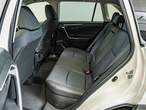 Used 2025 Toyota RAV4 LE AWD/4WD image 34