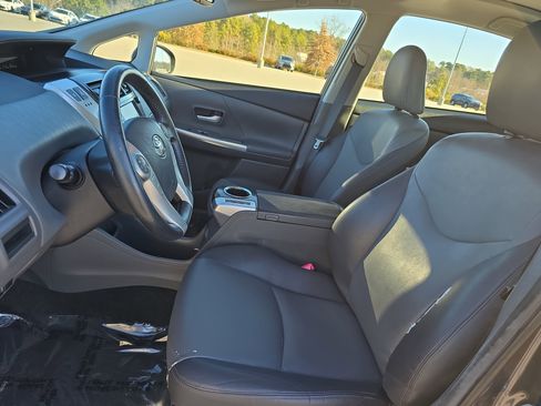 Used 2014 Toyota Prius V Five image 14