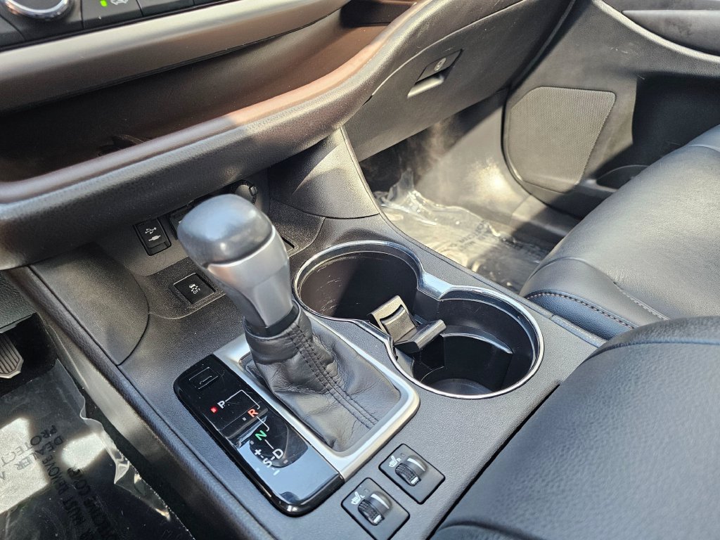 Used 2019 Toyota Highlander XLE AWD/4WD image 30
