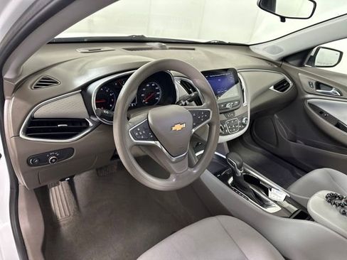 Used 2021 Chevrolet Malibu LT image 13