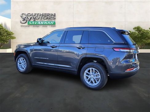 New 2025 Jeep Grand Cherokee Laredo image 3