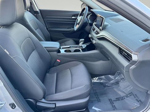 Used 2024 Nissan Altima 2.5 SV FWD image 22