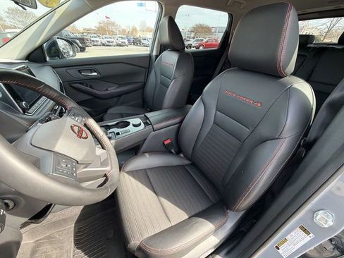 Used 2025 Nissan Rogue SV image 11