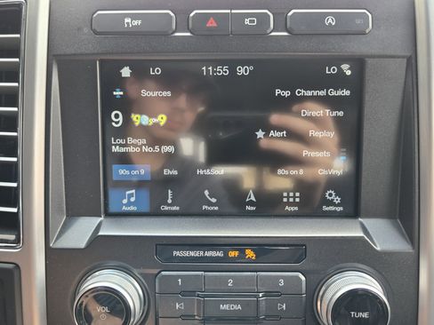 Used 2018 Ford F150 Platinum w/ Equipment Group 701A Luxury image 12