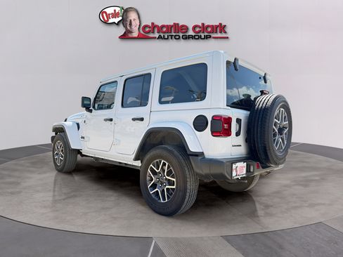 Used 2025 Jeep Wrangler Unlimited Sahara AWD/4WD image 3