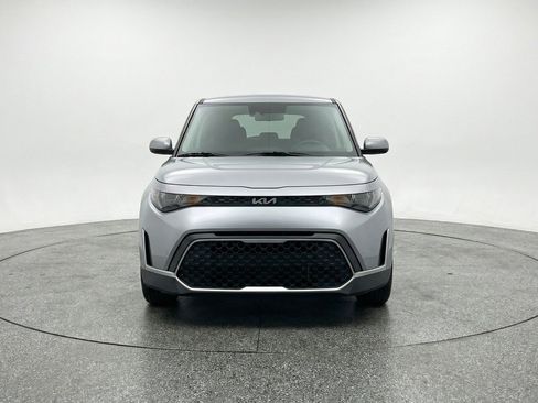 Used 2025 Kia Soul LX w/ LX Technology Package FWD image 2