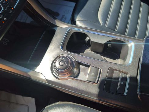 Used 2019 Ford Fusion SEL FWD image 18