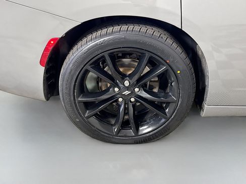 Used 2018 Dodge Charger SXT w/ Blacktop Package RWD image 33