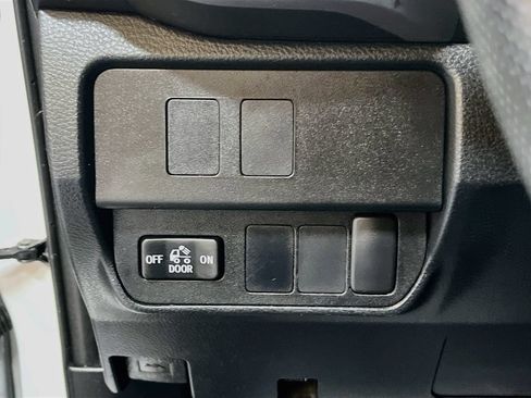 Used 2017 Toyota Tacoma TRD Sport w/ Tow Package (A/T) AWD/4WD image 10