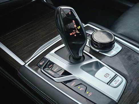 Used 2018 BMW 740e xDrive image 34