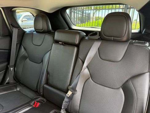 Used 2019 Jeep Cherokee Limited FWD image 24