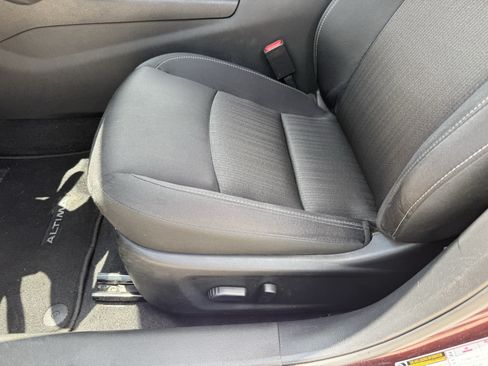 Used 2025 Nissan Altima 2.5 SV FWD image 28