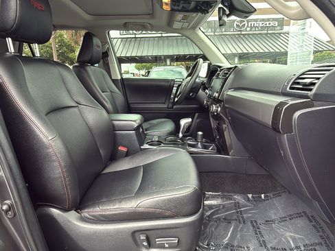 Used 2022 Toyota 4Runner TRD Off-Road Premium AWD/4WD image 29