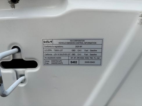 Used 2025 Kia Sorento SX AWD/4WD image 14