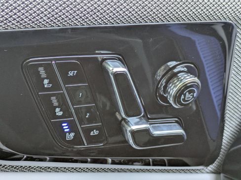 New 2025 Cadillac Optiq Sport 2 w/ LPO, ONYX Package image 23