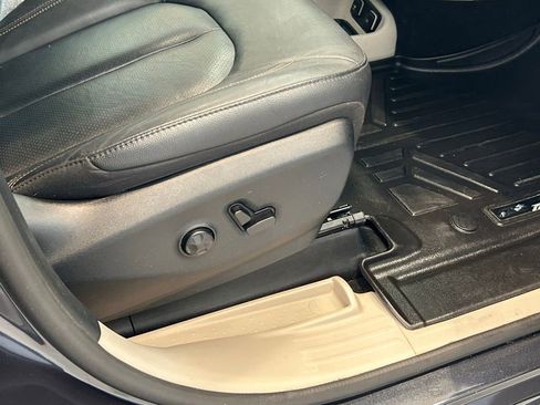 Used 2020 Chrysler Pacifica Touring-L Plus FWD image 32