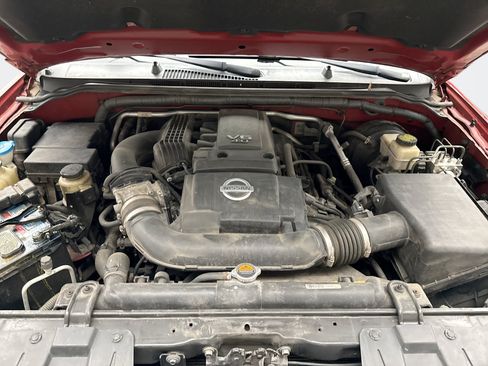 Used 2014 Nissan Frontier SL w/ SL Moonroof Package AWD/4WD image 24