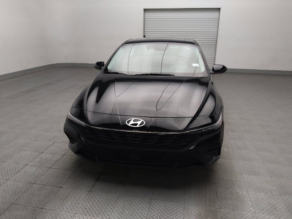 Used 2025 Hyundai Elantra SEL FWD image 15