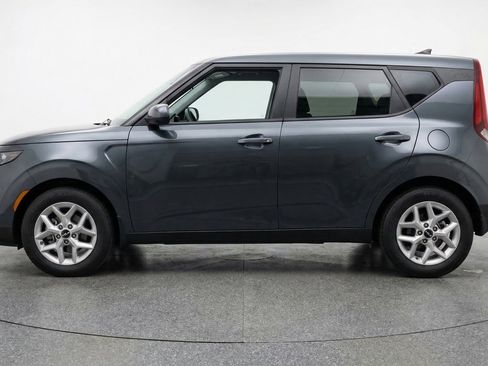 Used 2025 Kia Soul LX w/ LX Technology Package FWD image 5