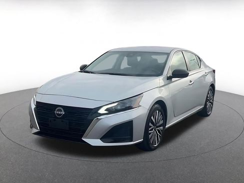 Used 2024 Nissan Altima 2.5 SV image 7