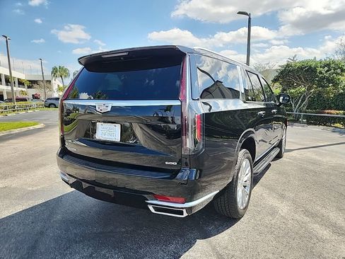 Used 2024 Cadillac Escalade ESV Premium Luxury image 9