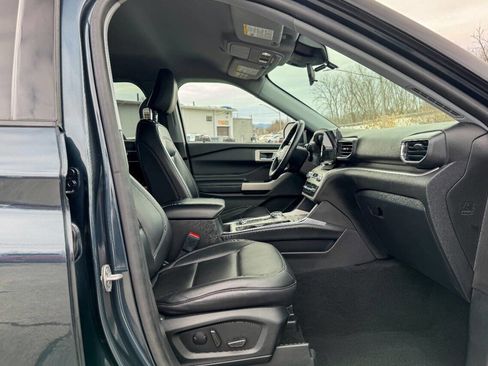 Used 2022 Ford Explorer XLT w/ Equipment Group 202A image 10