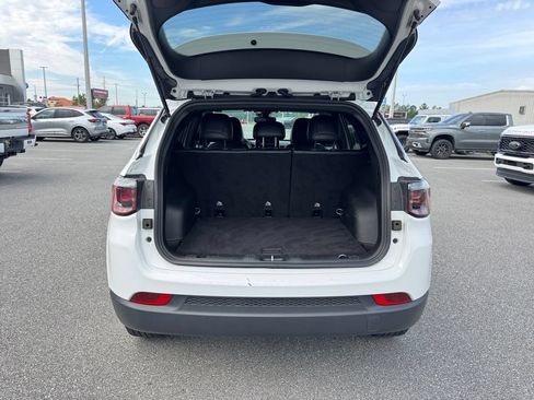 Used 2024 Jeep Compass Latitude AWD/4WD image 17