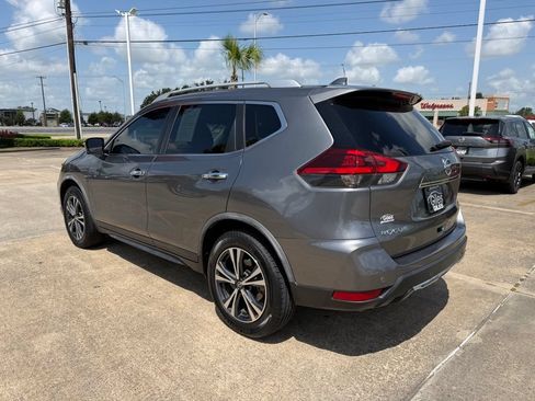 Used 2020 Nissan Rogue SV w/ Premium Package FWD image 3