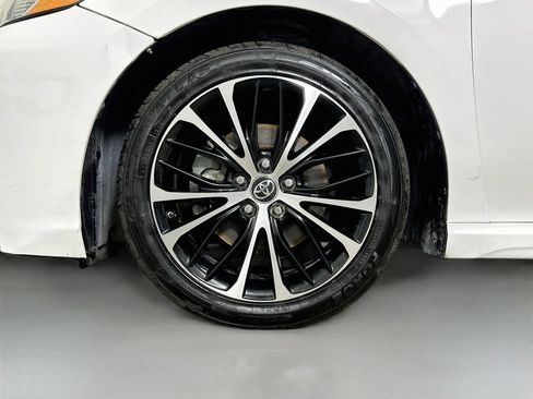 Used 2019 Toyota Camry SE FWD image 32