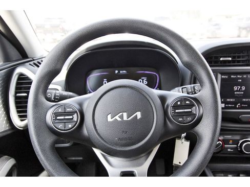 Used 2025 Kia Soul LX FWD image 15
