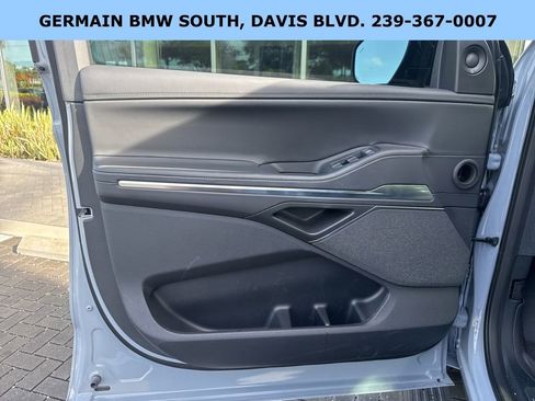 Used 2025 Lincoln Navigator L Reserve w/ Jet Appearance Package image 9