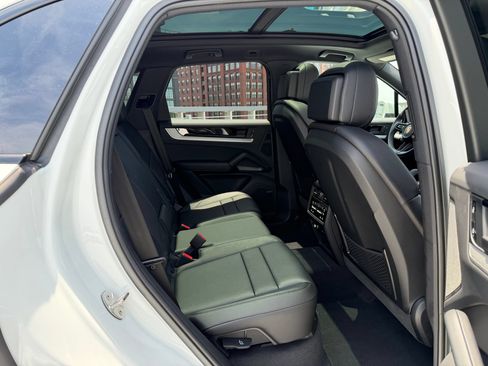 Certified 2026 Porsche Cayenne AWD/4WD image 25