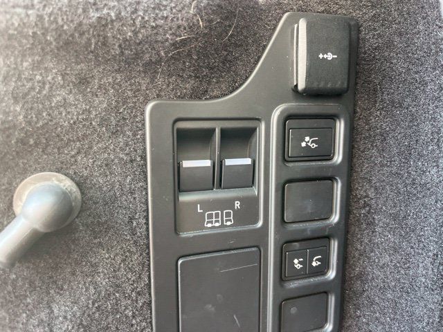 Used 2021 Land Rover Discovery S AWD/4WD image 15