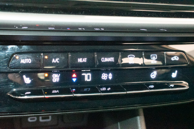 Used 2023 Chevrolet Bolt LT w/ Infotainment Package FWD image 30
