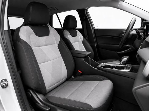 Used 2025 Chevrolet Trax LS FWD image 18