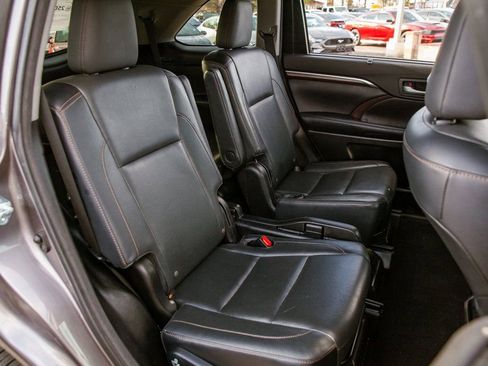 Used 2016 Toyota Highlander Limited w/ Driver Technology Package image 12
