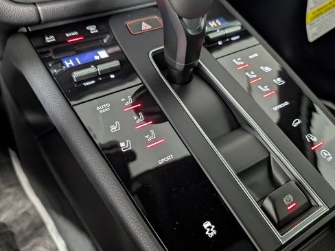 New 2026 Porsche Macan image 33